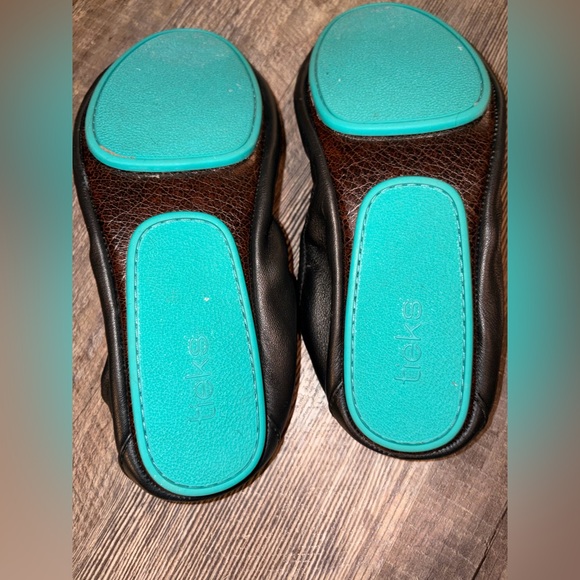 Tieks black Leather Women's Flats - Picture 2 of 6